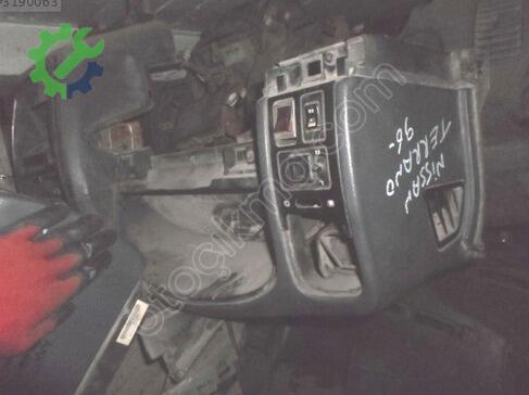 Nissan Terrano Göğüs çıkma parça
