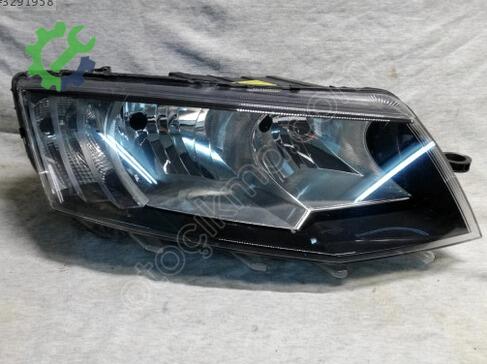 Skoda Octavia Sağ Ön Far çıkma parça