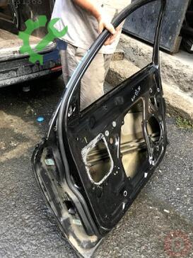 Skoda Octavia Sağ Ön Kapı çıkma parça