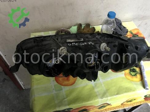 Opel Omega Sağ Ön Far çıkma parça