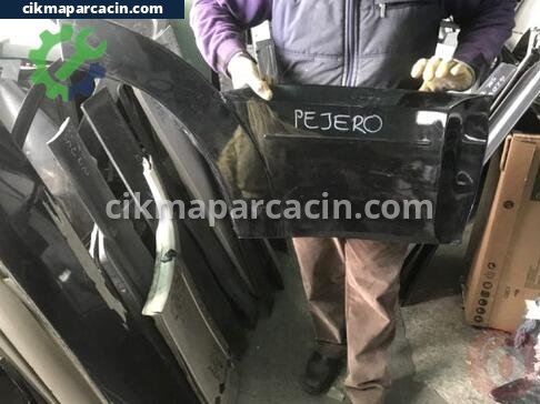 Mitsubishi Pajero Kapı Çıtası çıkma parça