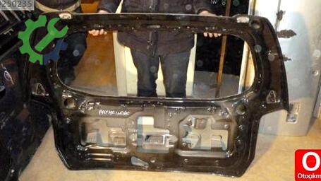 Nissan Pathfinder Bagaj çıkma parça
