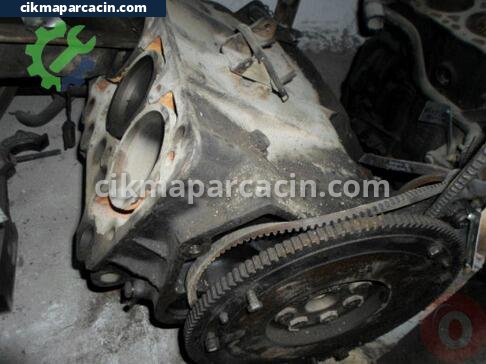 Peugeot 504 Yarım Motor çıkma parça