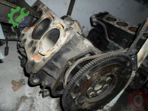 Peugeot 504 Yarım Motor çıkma parça
