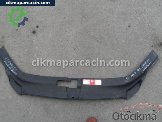 Audi Q7 Panel Üst Plastiği çıkma parça
