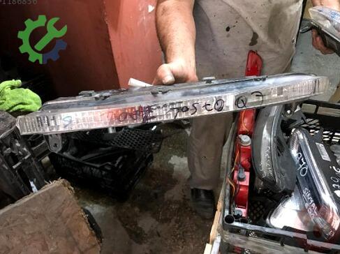 Audi Q7 Sinyal çıkma parça