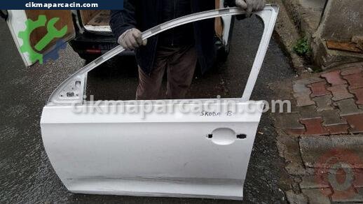 Skoda Rapid Sol Ön Kapı çıkma parça