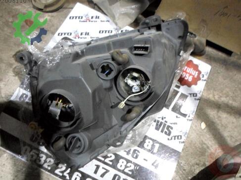 Renault Clio Sağ Ön Far çıkma parça