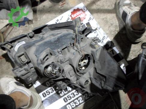 Renault Clio Sağ Ön Far çıkma parça