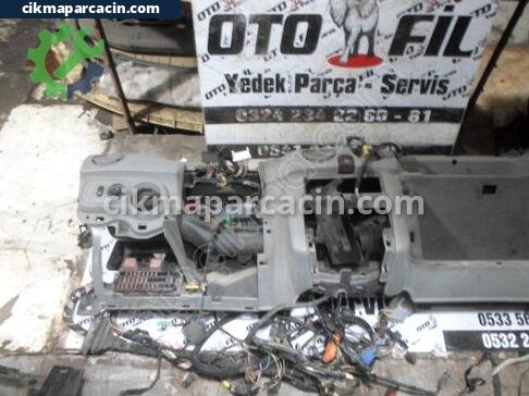 Renault Kangoo Göğüs çıkma parça