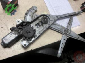 RENAULT KANGOO 2006-2008 ORJİNAL ÖN SOL CAM KRİKOSU