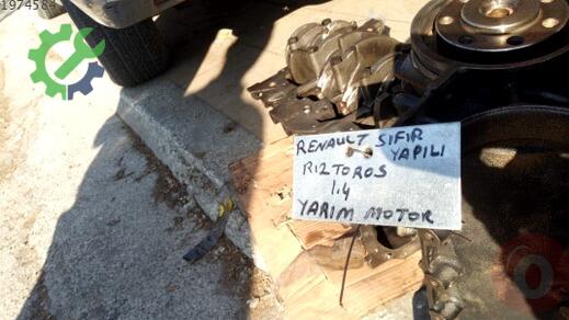 Renault R 12 Yarım Motor çıkma parça