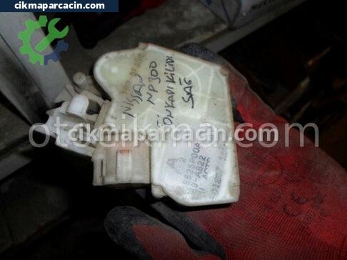 Nissan Navara Sağ Ön Kapı Kilidi çıkma parça