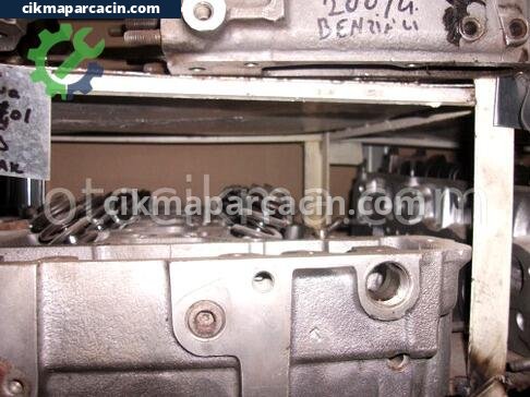 Mercedes-Benz 280 Silindir Kapağı çıkma parça