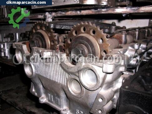 Nissan Bluebird Silindir Kapağı çıkma parça