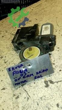 Skoda Fabia Sol Ön Cam Krikosu çıkma parça