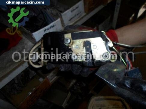 Toyota Corolla Sol Ön Kapı çıkma parça