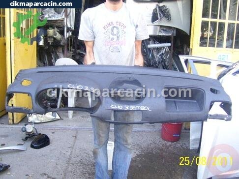 Renault Clio Torpido çıkma parça