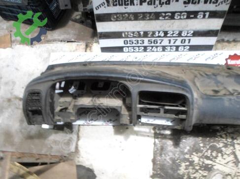Toyota Corolla Göğüs çıkma parça
