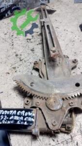 TOYOTA CROWN 1992 6 SİLİNDİR ARKA CAM SOL KRİKOSU