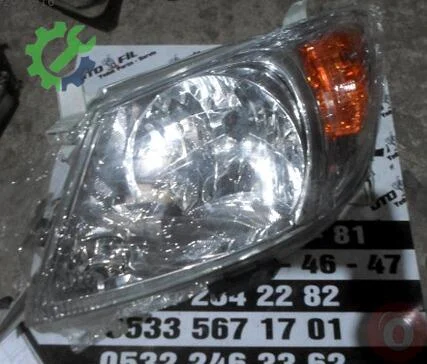 Toyota Hilux Sol Ön Far çıkma parça