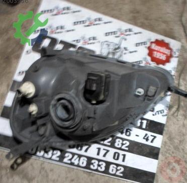 Toyota Yaris Sağ Ön Far çıkma parça