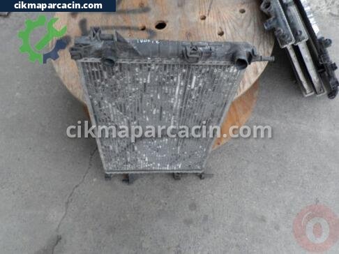 Renault Trafic Su Radyatörü çıkma parça