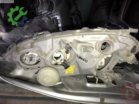 Mercedes-Benz Vaneo Far Camı çıkma parça