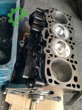 Volkswagen Caddy Yarım Motor çıkma parça