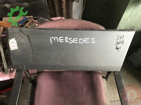Mercedes-Benz 190 Kapı Çıtası çıkma parça