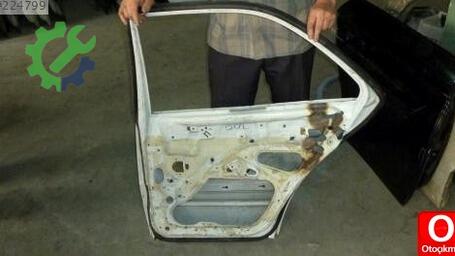Mercedes-Benz C Serisi Sağ Arka Kapı çıkma parça