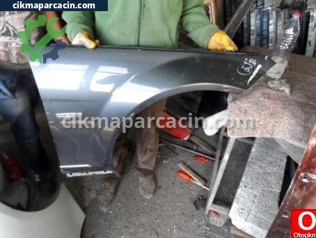 Mercedes-Benz C Serisi Sağ Ön Çamurluk çıkma parça