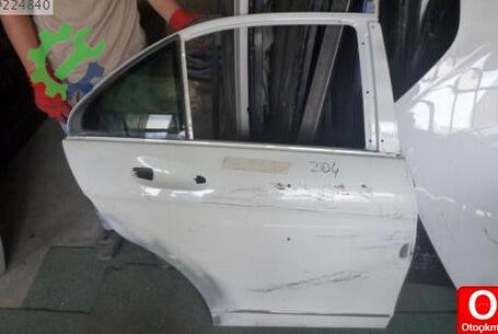 Mercedes-Benz C Serisi Sağ Arka Kapı çıkma parça