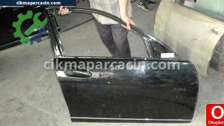 Mercedes-Benz C Serisi Sağ Ön Kapı çıkma parça