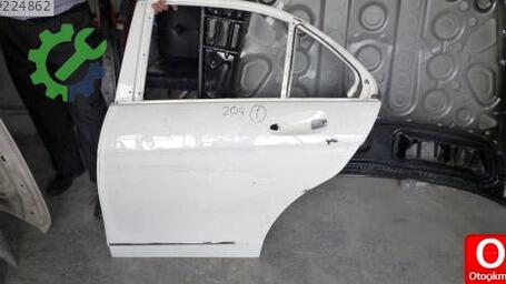 Mercedes-Benz C Serisi Sol Arka Kapı çıkma parça