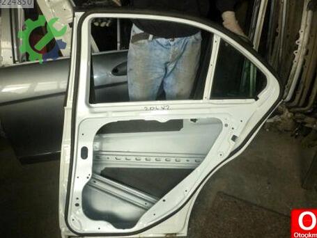 Mercedes-Benz C Serisi Sağ Arka Kapı çıkma parça