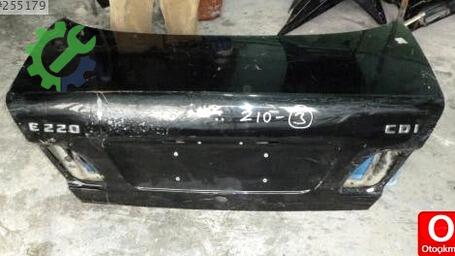Mercedes-Benz E Serisi Bagaj çıkma parça