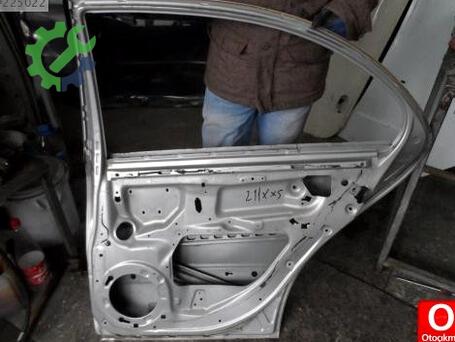 Mercedes-Benz E Serisi Sağ Arka Kapı çıkma parça