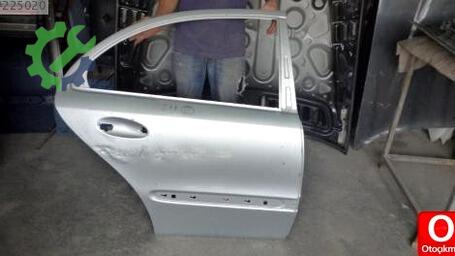 Mercedes-Benz E Serisi Sağ Arka Kapı çıkma parça