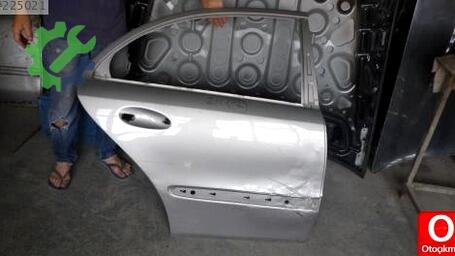 Mercedes-Benz E Serisi Sağ Arka Kapı çıkma parça