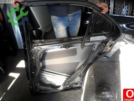Mercedes-Benz E Serisi Sağ Arka Kapı çıkma parça