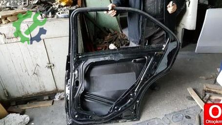 Mercedes-Benz E Serisi Sağ Arka Kapı çıkma parça