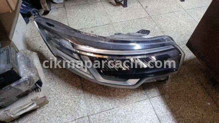 Renault Trafic Sağ Ön Far çıkma parça