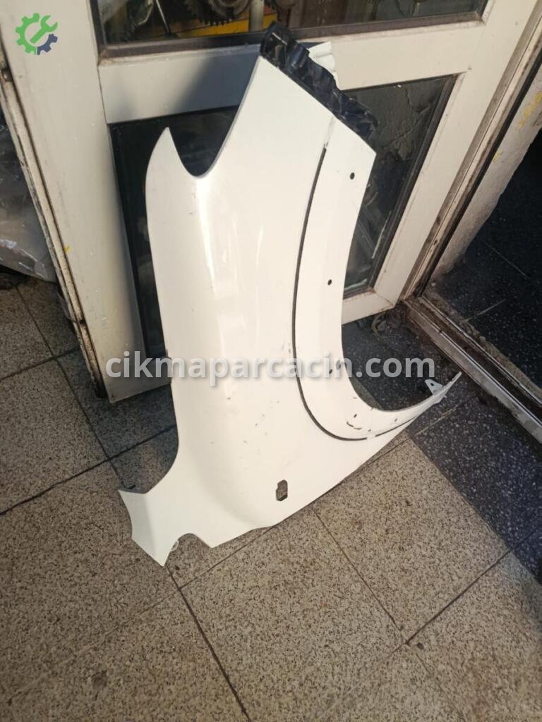 Dacia Sandero Sağ Ön Çamurluk çıkma parça