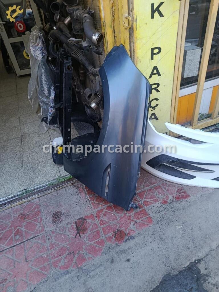 Renault Megane Sol Ön Çamurluk çıkma parça