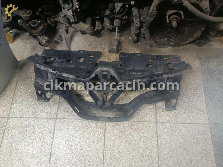 Renault Captur Ön Panjur çıkma parça