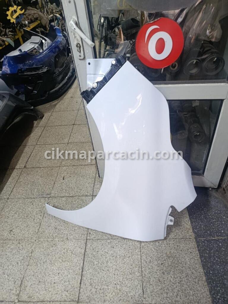 Renault Kangoo Sol Ön Çamurluk çıkma parça